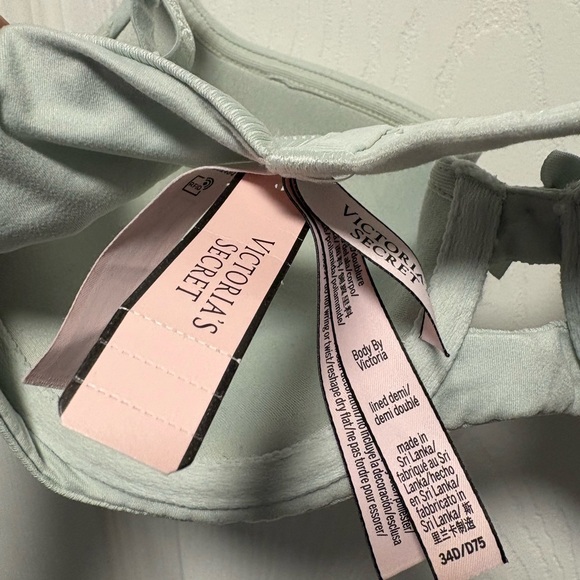 Victoria’s Secret Body by Victoria lined demi bra. Size 34D. NWT!! - Picture 7 of 10